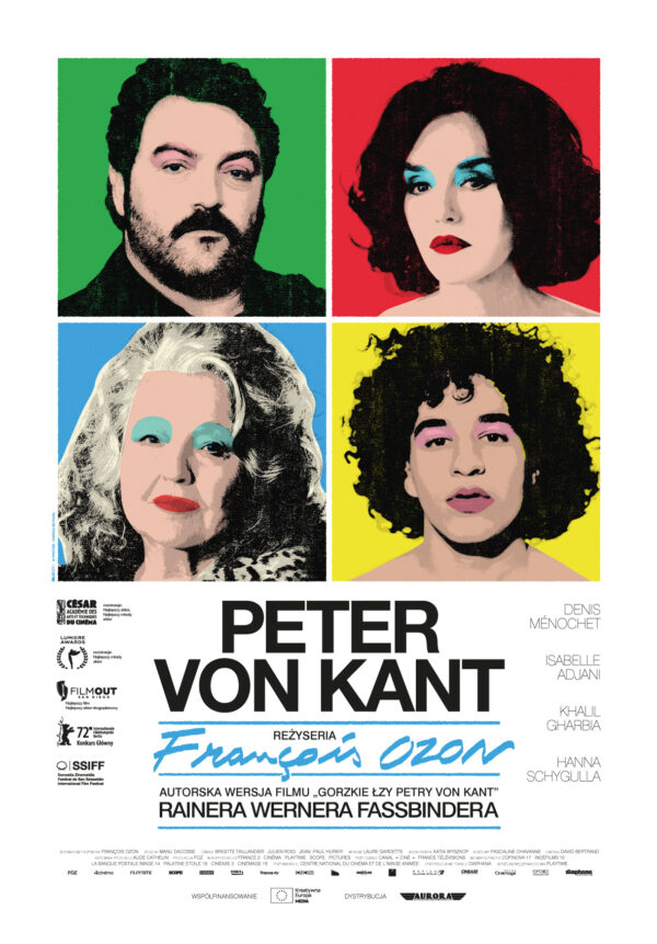 Plakat wykonany w stylu pop art. W kwadracie cztery kwadratowe portrety. Na zielonym tle mężczyzna w średnim wieku, z brodą i wąsami, włosy ciemne. Na czerwonym tle kobieta w średnim wieku, włosy ciemne, do ramion, oczy pomalowane na turkusowo, na ustach czerwona szminka. Na niebieskim tle starsza kobieta, ma jasne, długie włosy, oczy pomalowane na turkusowo, na ustach czerwona szminka. Na żółtym tle młody chłopak z kręconymi włosami, usta i oczy ma pomalowane na jasny róż.