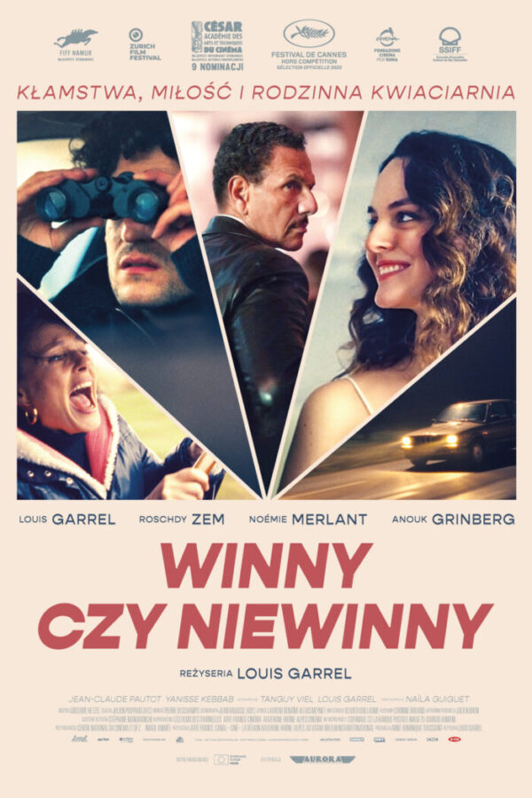Plakat filmowy. Grafika przedstawia ułożone w wachlarz zdjęcia: dwa portrety kobiet, dwa zdjęcia mężczyzn oraz zdjęcie jadącego auta. Napis w kolorze czerwonym