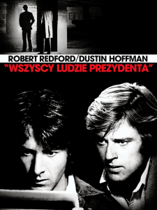 Czarno-biały plakat promujący film. Przedstawia twarze dwóch mężczyzn wpatrzonych w trzymany przez jednego z nich dokument.
