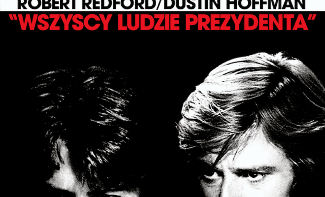 Czarno-biały plakat promujący film. Przedstawia twarze dwóch mężczyzn wpatrzonych w trzymany przez jednego z nich dokument.
