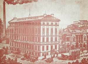 Zdjęcie w sepii, przedstawiające duży stary budynek.