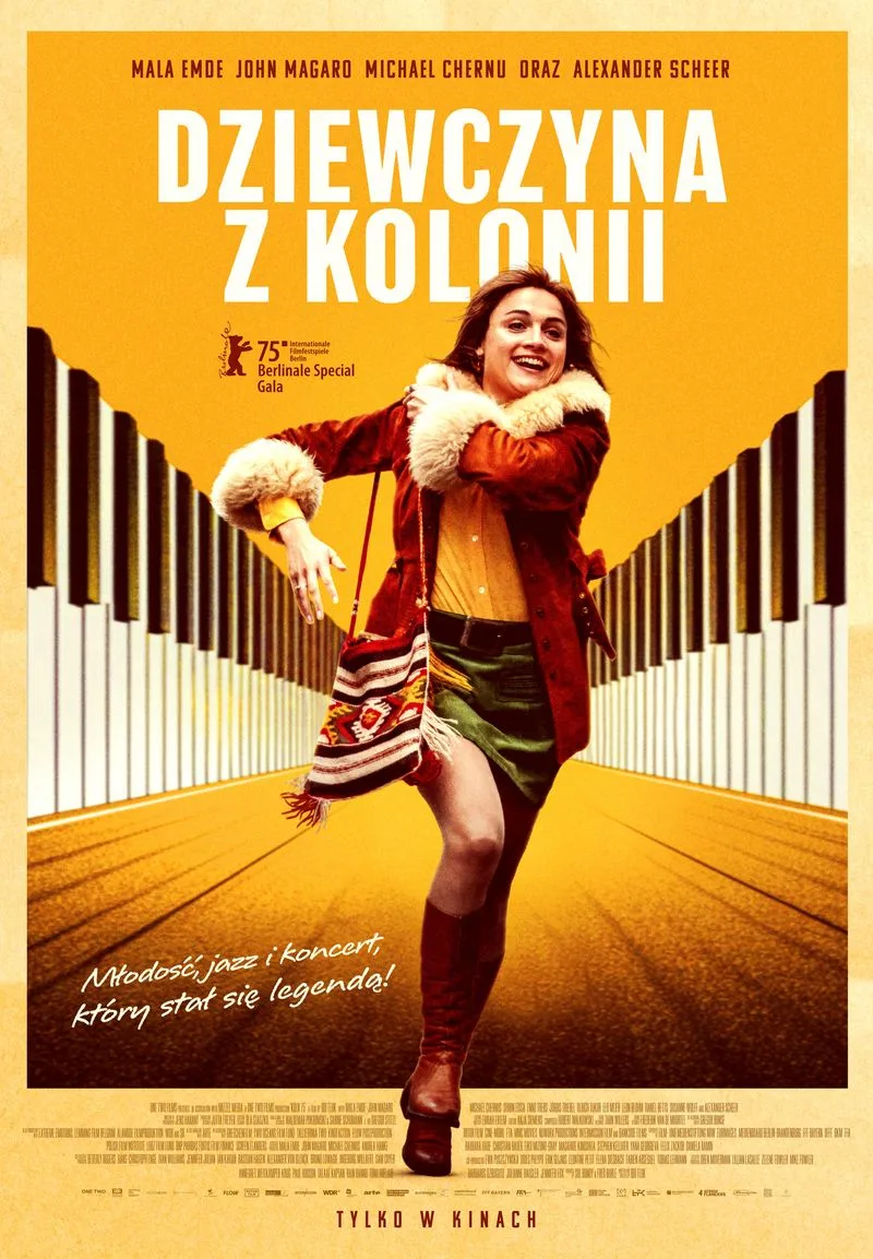 plakat. na tle korytarza z klawiszy fortepianu biegnie dziewczyna w mini i czerwonej kurtce.