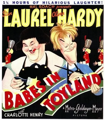 plakat filmowy. dwie męskie postaci, karykatury. jeden to szczupły blondyn, drugi to pulchny brunet z wytkniętym językiem