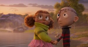 kadr z filmu animowanego. W plenerze, chłopiec w pasiastym swetrze, z wyraźnymi bliznami na głowie, trzyma za rękę dziewczynkę w 2 kitkach i okularach, w zielonym swetrze i różowej spódniczce. Patrzą z niepokojem w górę.