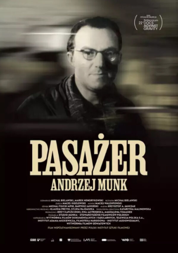 plakat. rozmyty portret mężczyzny w okularach, koszuli.