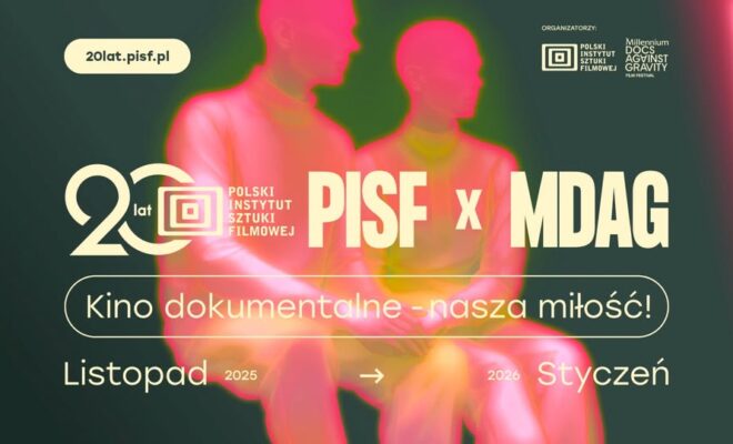 dwie świetliste, pomarańczowo-różowe postaci trzymające się za ręce, siedzące.