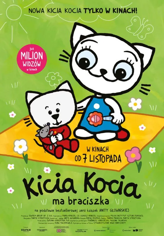 plakat. dwa białe kotki - mały, w czerwonym ubranku, i trochę większy w sukience, siedzą na trawie, na żółtym kocyku.