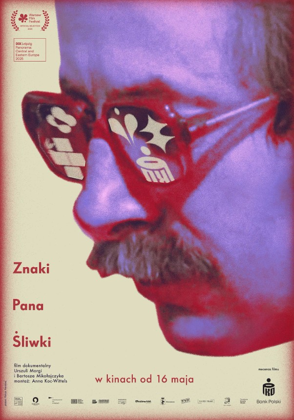fioletowa grafika - mężczyzna z wąsem w okularach z profilu. w szkłach odbijają się znaki, m.in. pko.