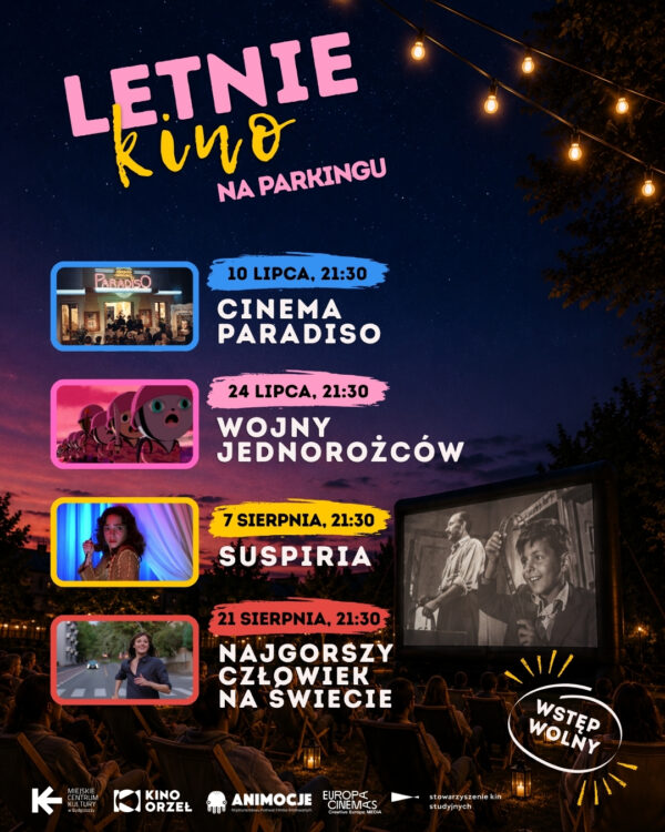 Plakat letnich pokazów filmowych pod gołym niebem. Na tle nocnego nieba i widowni siedzącej przed ekranem przedstawiono repertuar: Cinema Paradiso, Wojny Jednorożców, Suspiria oraz Najgorszy człowiek na świecie. Wstęp wolny